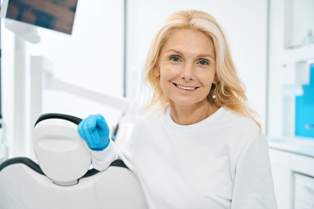 https://innovativedentalaesthetics.com/wp-content/uploads/2024/08/female-person-waiting.jpg